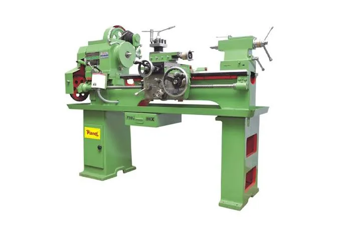 Heavy-duty 5.5 feet lathe machine at Arnav Engineers